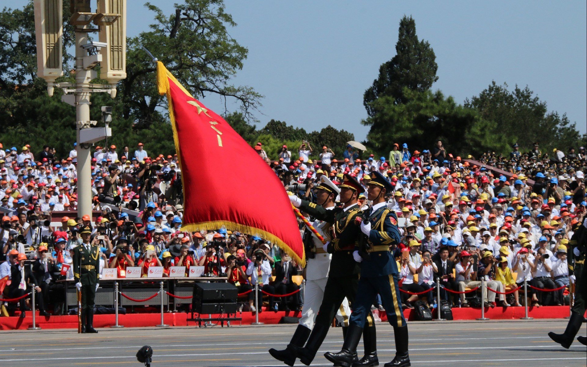 Hernandez 防守关键时刻表现抢眼，hernandez球员